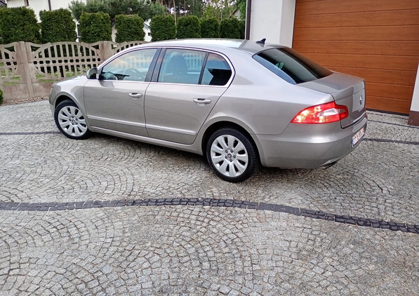 Skoda Superb cena 34900 przebieg: 275000, rok produkcji 2011 z Odolanów małe 254